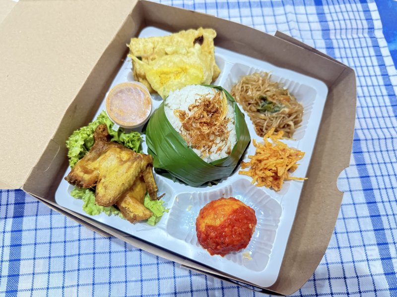 Nasi Box Paket Nasi Uduk Ayam Goreng Pejantan