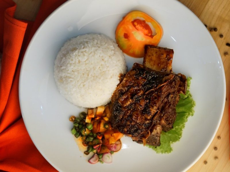Paket Nasi Box R (nasi iga bakar)