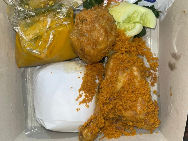 PAKET AYAM GORENG PERKEDEL