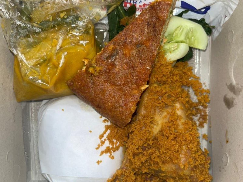 PAKET AYAM GORENG TELUR DADAR
