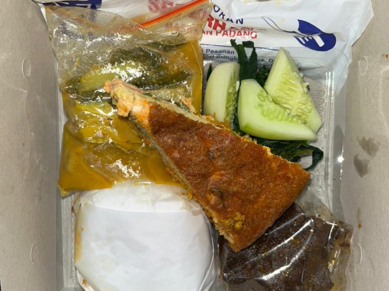PAKET RENDANG, TELUR DADAR