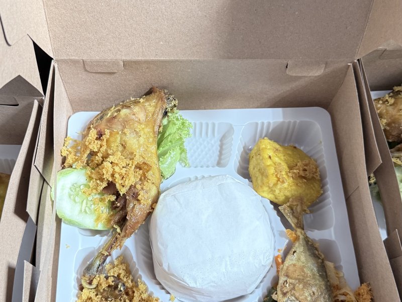 Nasi Box Paket Ayam Kremes Hemat 