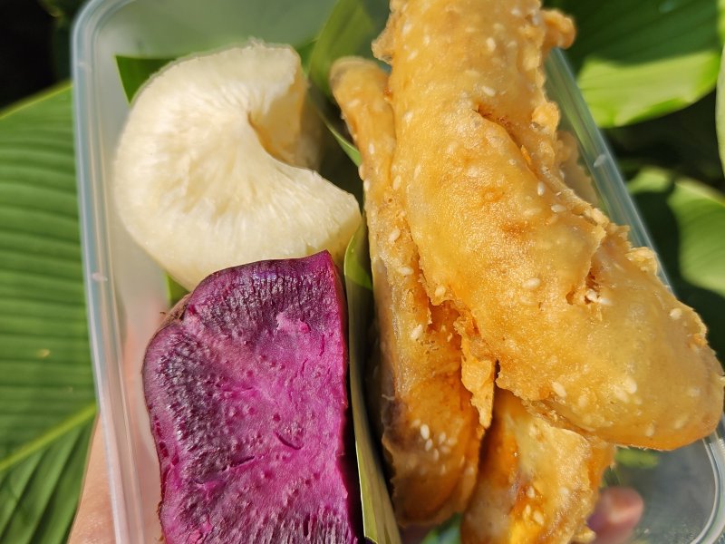Rebusan 2 pcs + pisang goreng wijen