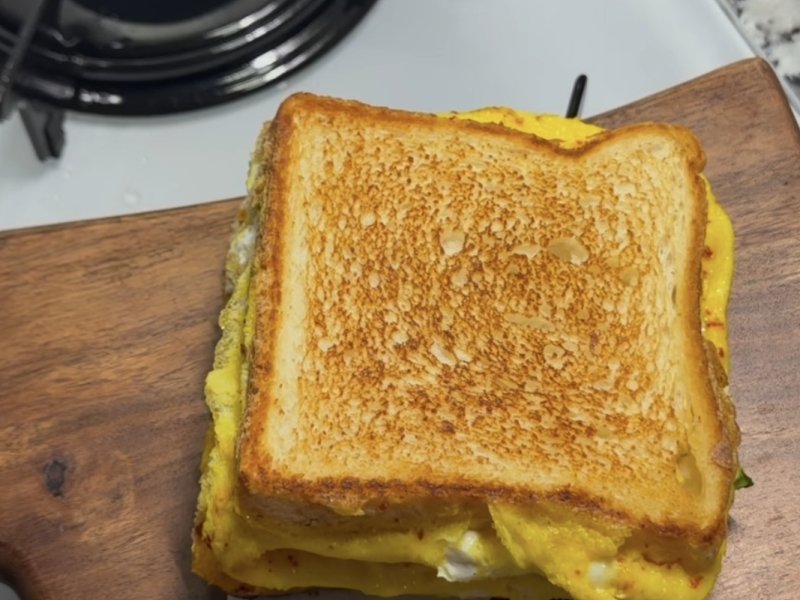 Dadar telur Roti Bakar kecil